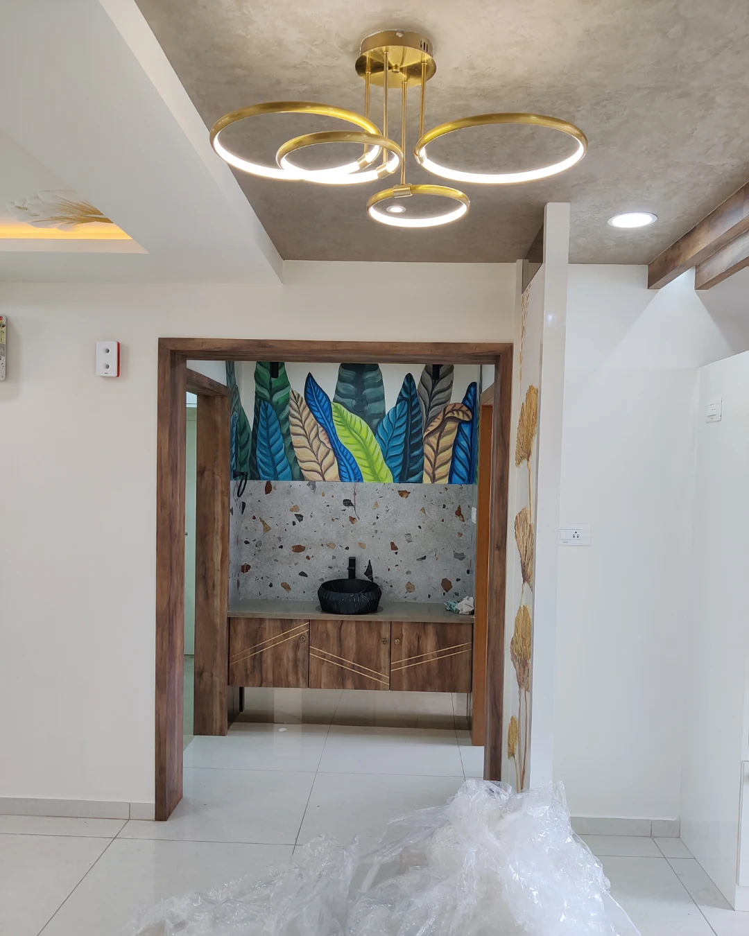 Sculptural ring lights and textured ceiling finishes